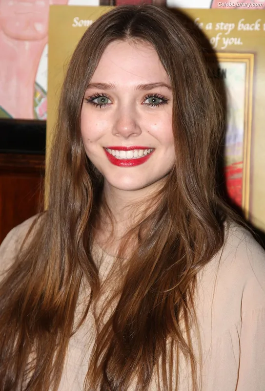 Elizabeth Olsen photo 3 of 2302