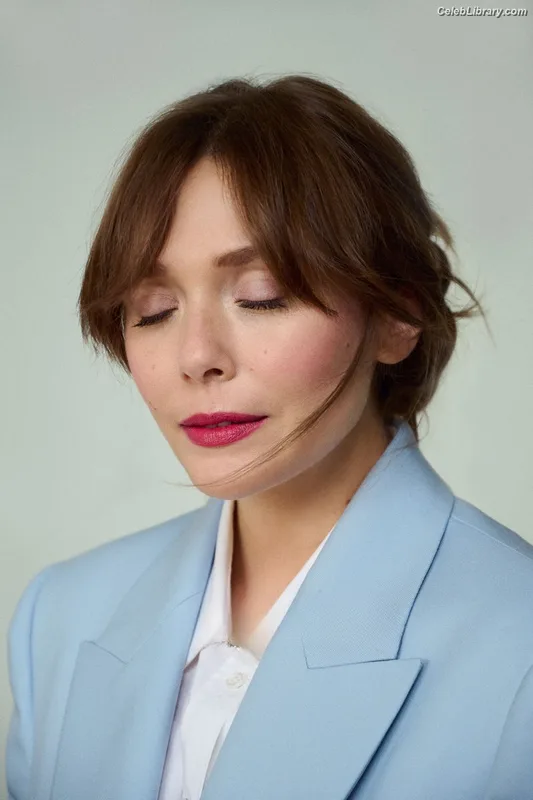 Elizabeth Olsen photo 7 of 2302