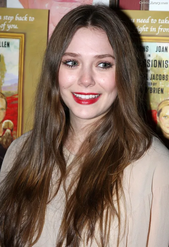 Elizabeth Olsen photo 10 of 2302