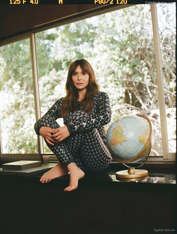 Elizabeth Olsen photo 15 of 2302