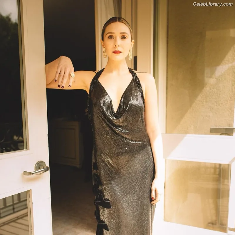 Elizabeth Olsen photo 20 of 2302
