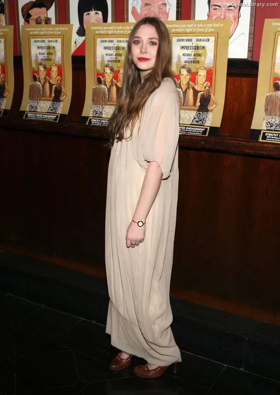 Elizabeth Olsen photo 3 of 2302