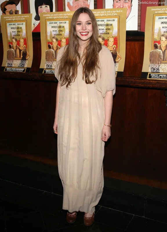 Elizabeth Olsen photo 9 of 2302