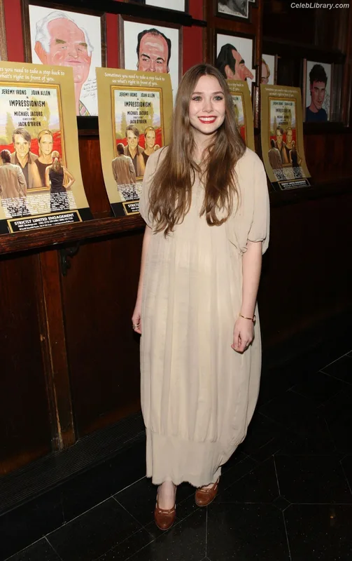 Elizabeth Olsen photo 1 of 2302