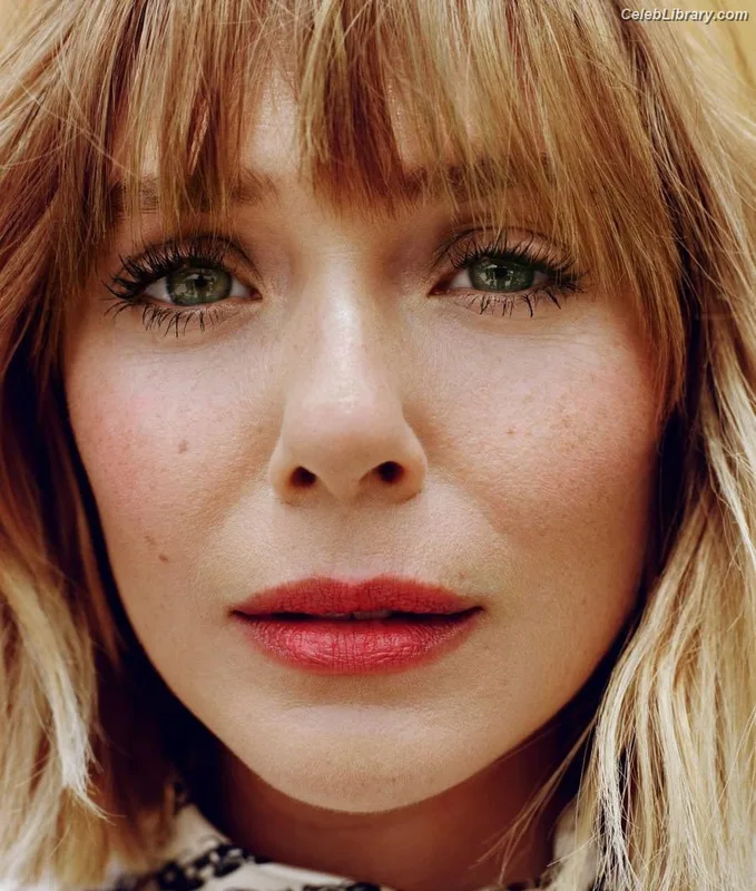 Elizabeth Olsen photo 2 of 2302