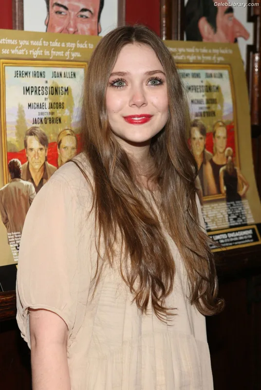 Elizabeth Olsen photo 4 of 2302