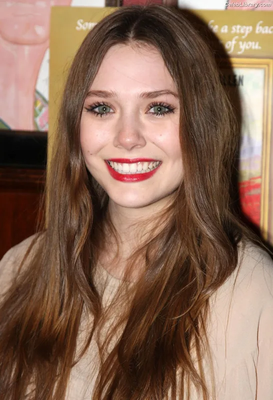 Elizabeth Olsen photo 9 of 2302
