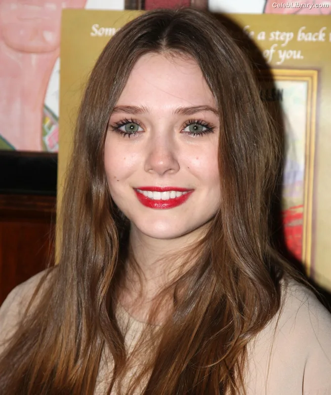Elizabeth Olsen photo 12 of 2302