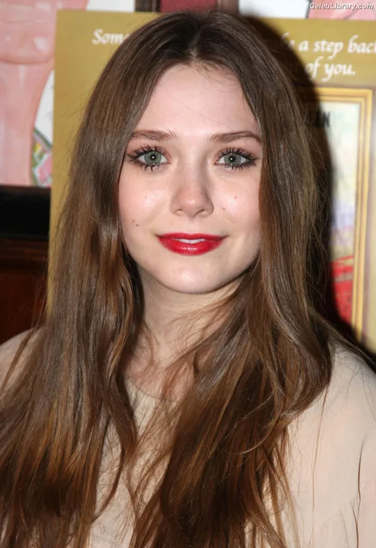 Elizabeth Olsen photo 20 of 2302