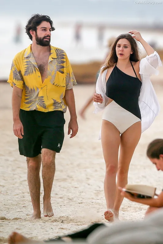 Elizabeth Olsen photo 3 of 2302