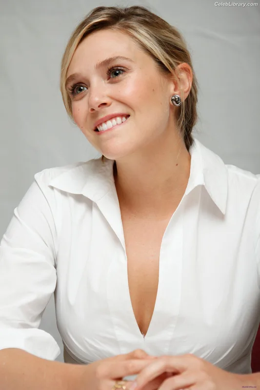 Elizabeth Olsen photo 6 of 2302
