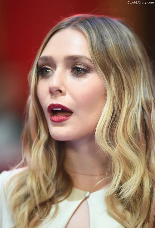 Elizabeth Olsen photo 9 of 2302