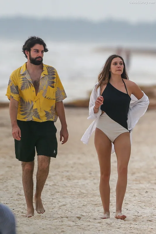 Elizabeth Olsen photo 17 of 2302