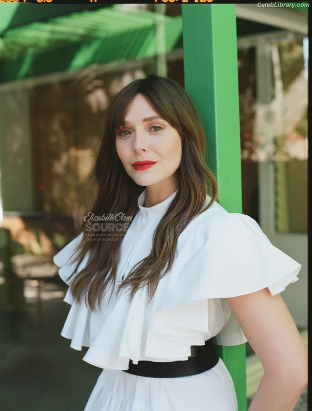 Elizabeth Olsen photo 6 of 2302