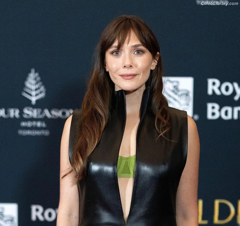 Elizabeth Olsen photo 21 of 2302
