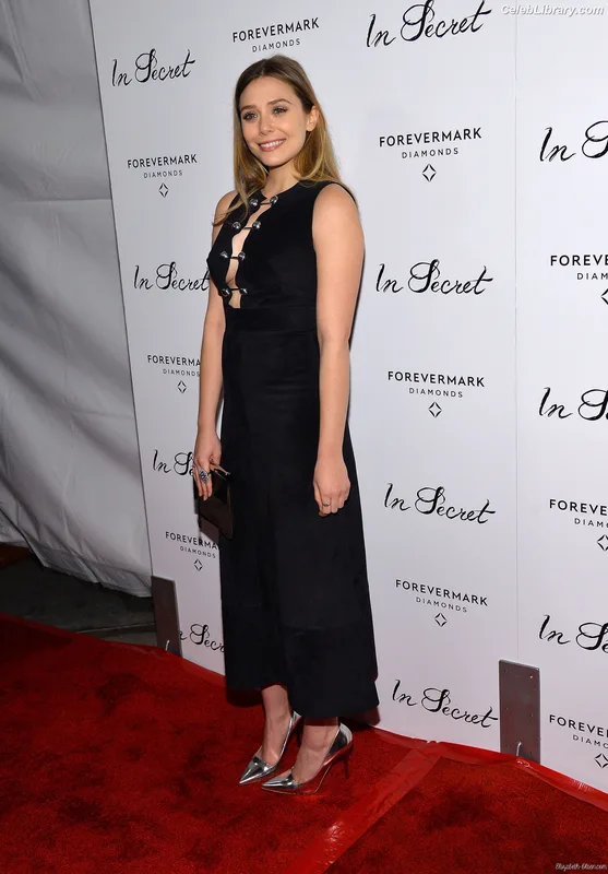 Elizabeth Olsen photo 1 of 2302