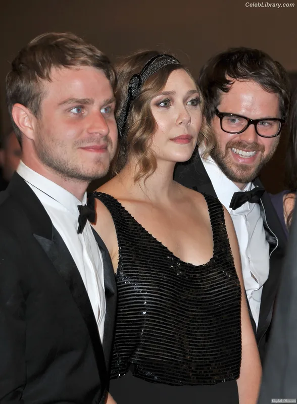 Elizabeth Olsen photo 2 of 2302