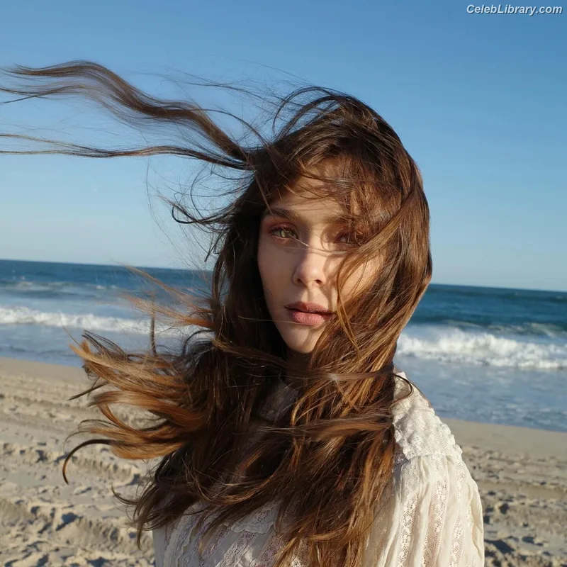 Elizabeth Olsen photo 7 of 2302