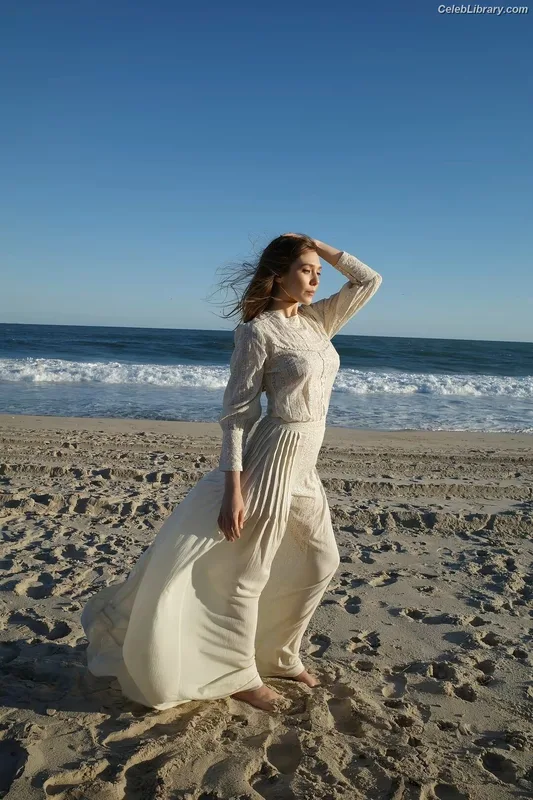 Elizabeth Olsen photo 11 of 2302