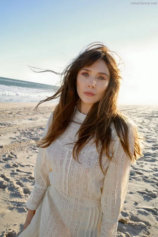 Elizabeth Olsen photo 12 of 2302
