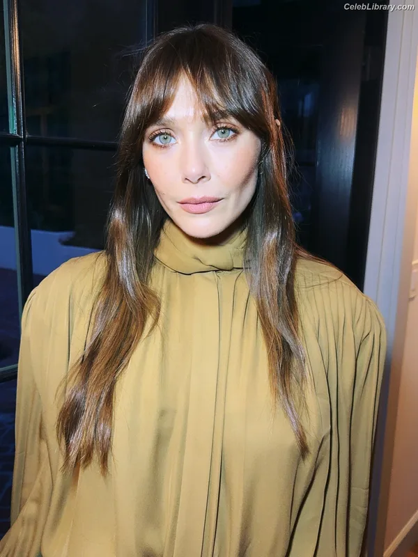 Elizabeth Olsen photo 15 of 2302