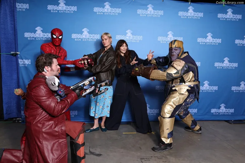 Elizabeth Olsen photo 17 of 2302