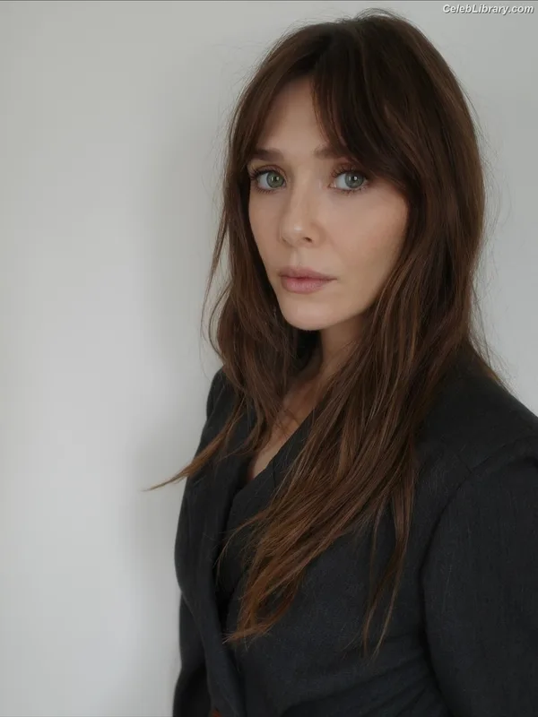 Elizabeth Olsen photo 5 of 2302