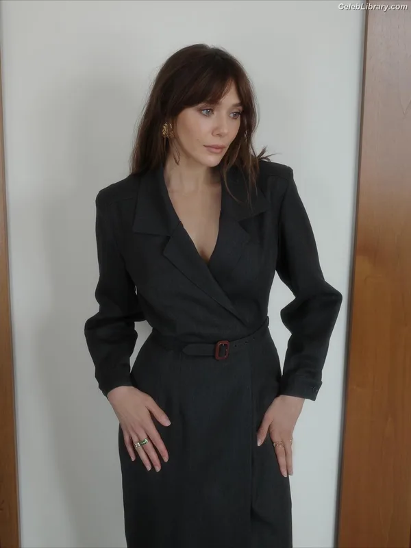 Elizabeth Olsen photo 7 of 2302