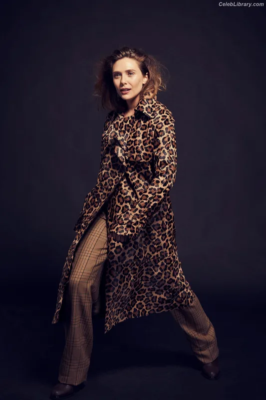 Elizabeth Olsen photo 17 of 2302