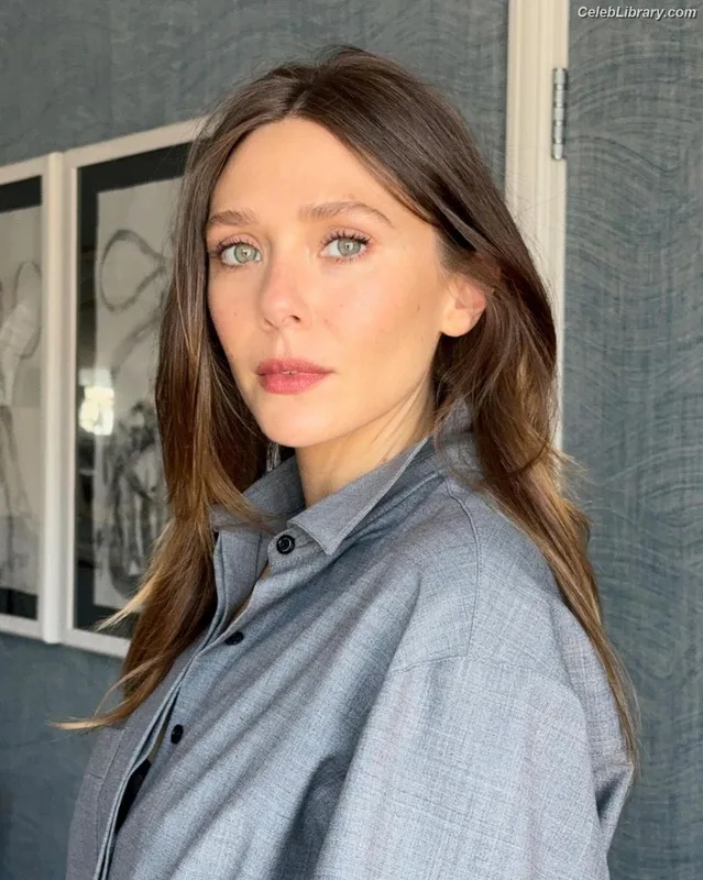 Elizabeth Olsen photo 9 of 2302