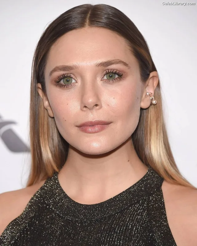 Elizabeth Olsen photo 12 of 2302