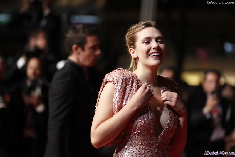 Elizabeth Olsen photo 24 of 2302