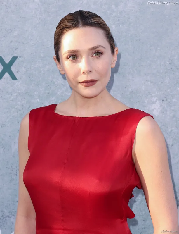 Elizabeth Olsen photo 3 of 2302