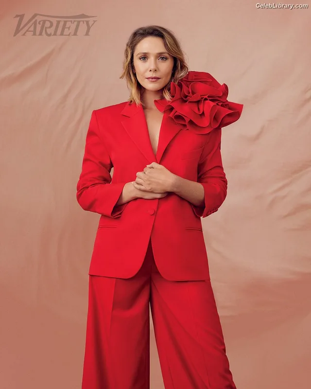 Elizabeth Olsen photo 9 of 2302