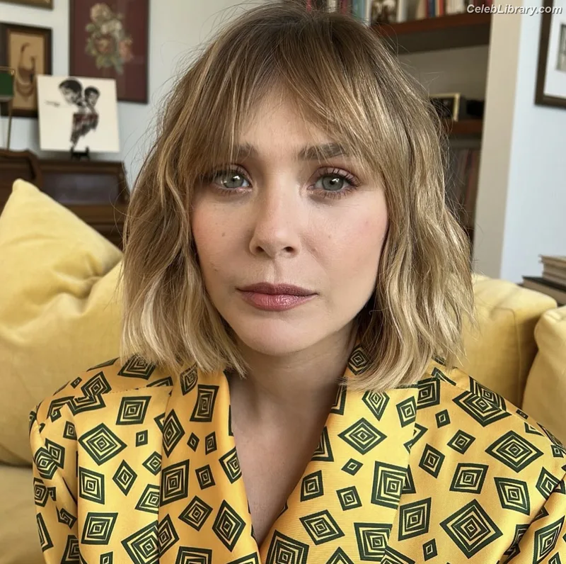 Elizabeth Olsen photo 19 of 2302