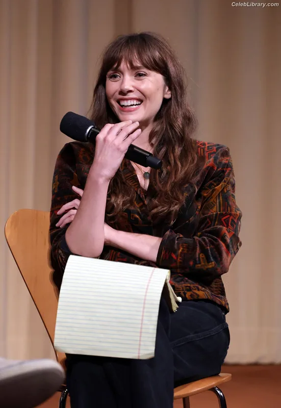 Elizabeth Olsen photo 5 of 2302