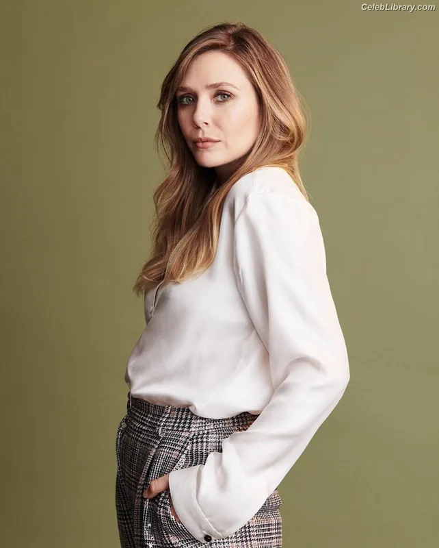 Elizabeth Olsen photo 15 of 2302