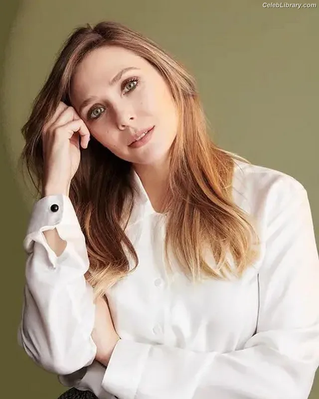 Elizabeth Olsen photo 16 of 2302