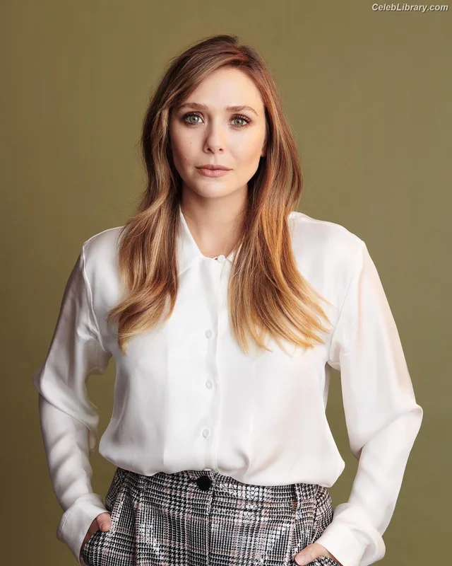Elizabeth Olsen photo 18 of 2302
