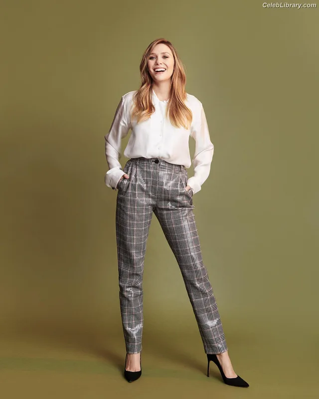Elizabeth Olsen photo 19 of 2302