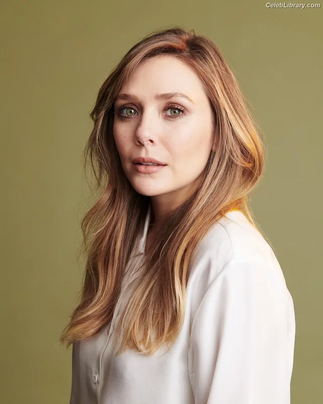 Elizabeth Olsen photo 20 of 2302