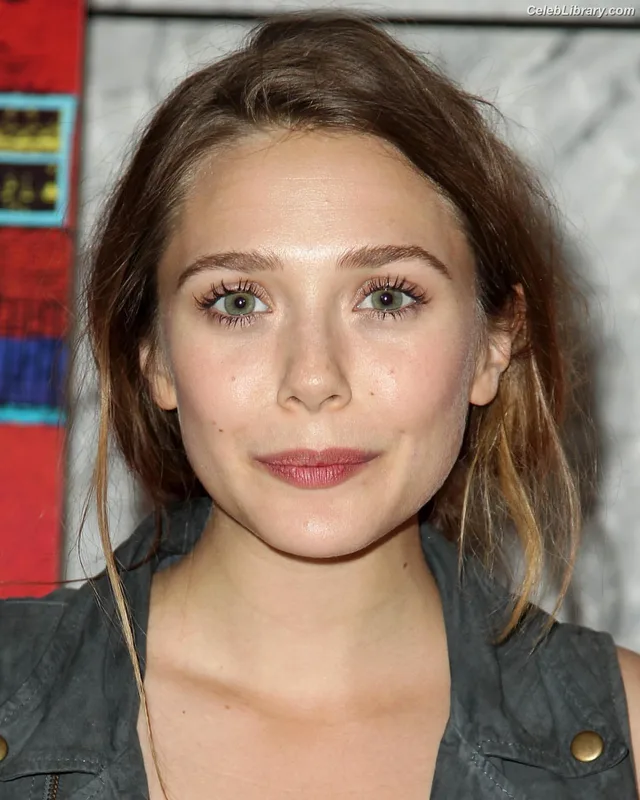 Elizabeth Olsen photo 3 of 2302