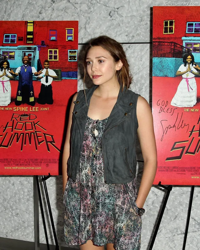 Elizabeth Olsen photo 4 of 2302