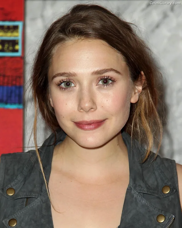 Elizabeth Olsen photo 5 of 2302