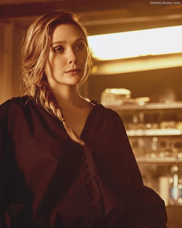 Elizabeth Olsen photo 10 of 2302