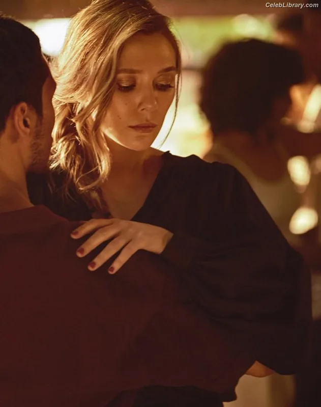 Elizabeth Olsen photo 12 of 2302