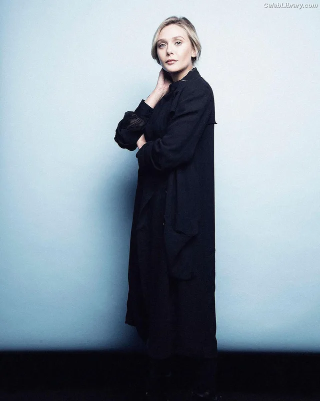 Elizabeth Olsen photo 16 of 2302