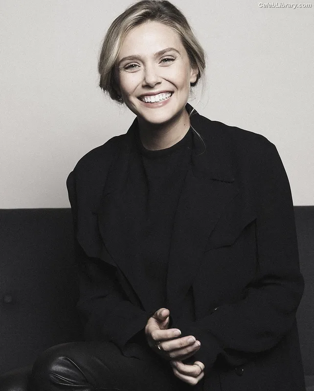 Elizabeth Olsen photo 24 of 2302