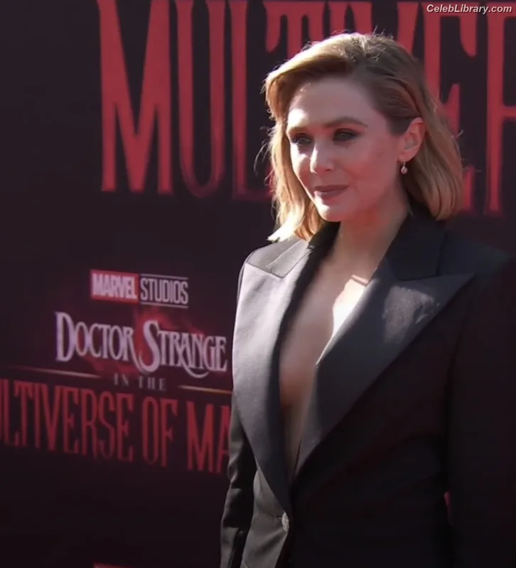 Elizabeth Olsen photo 2 of 2302
