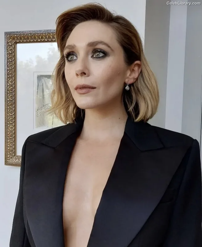 Elizabeth Olsen photo 5 of 2302